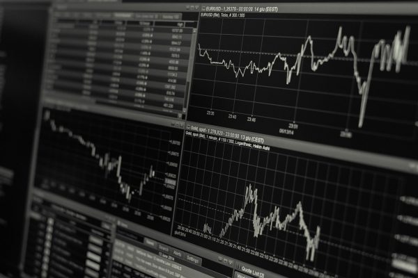 Pourquoi devriez-vous suivre des formations sur le marché des actions avant de commencer à les trader ?