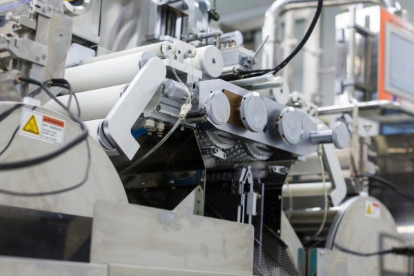 Comment choisir une machine de production sur mesure pour votre usine ?